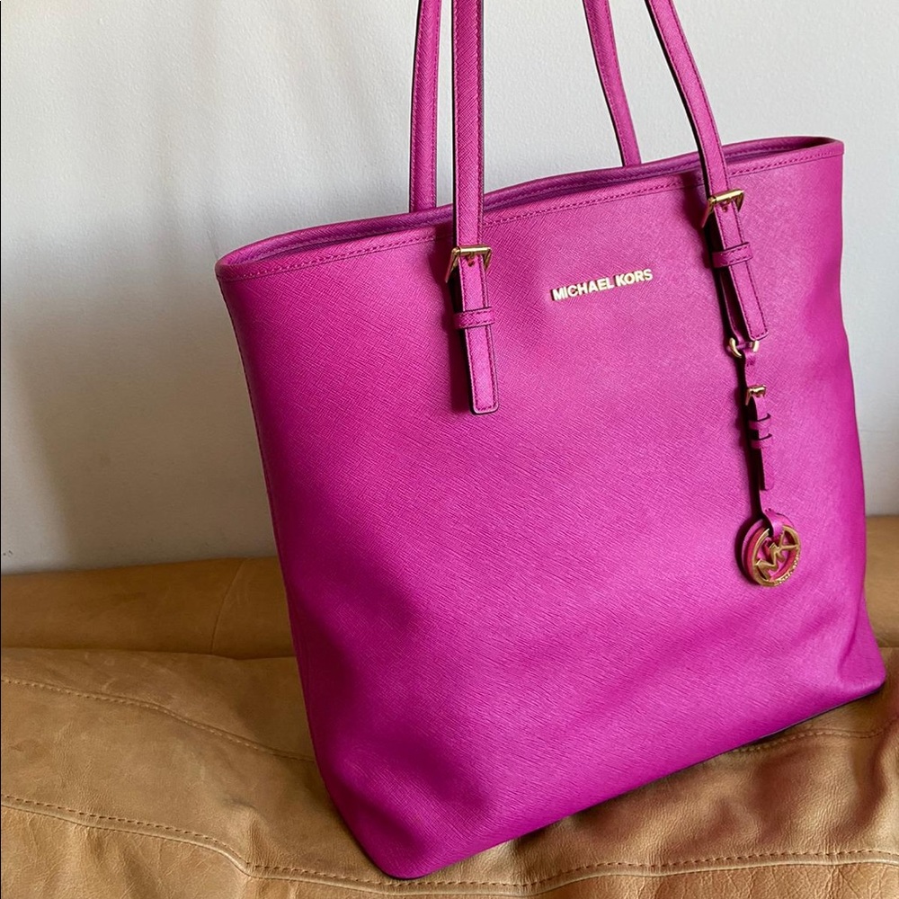 Brand new Michel Kors tote bad retail $289